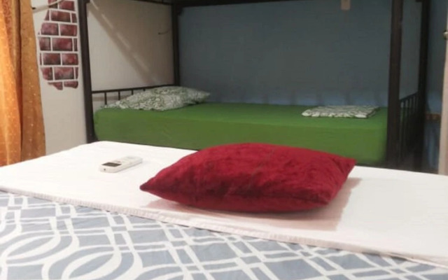 Hostal Red Line