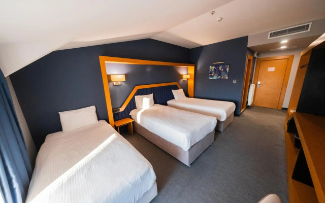Roof 264 Hotel and Suites