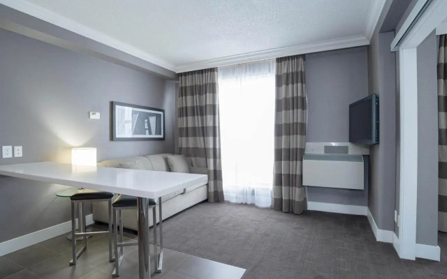 Stage West All-Suite Hotel & Theatre Restaurant