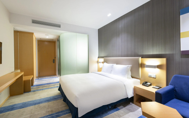 Holiday Inn Express Shanghai Pujiang by IHG