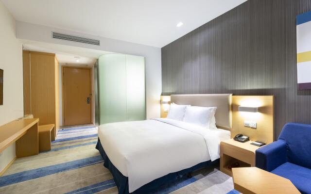 Holiday Inn Express Shanghai Pujiang, an IHG Hotel