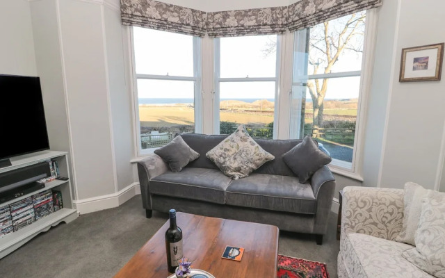 Whinstones at 4 The Villas