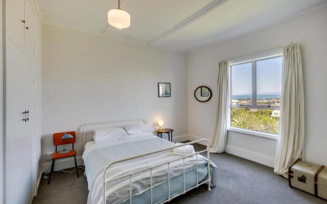 Views on Colenso - Napier Holiday Home
