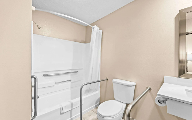 Super 8 by Wyndham Council Bluffs IA Omaha NE Area