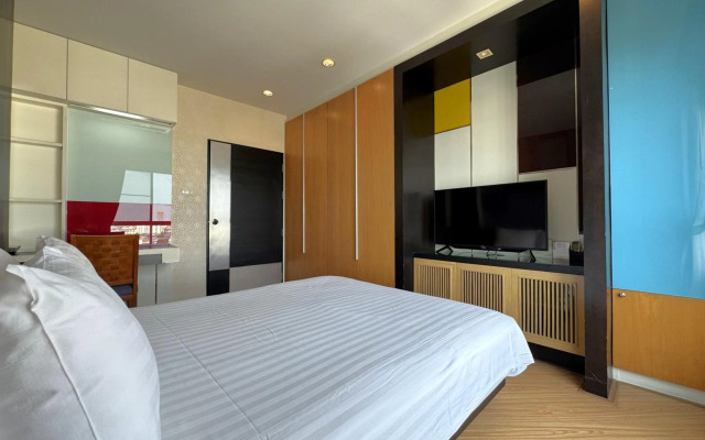 The Sunreno Hotel