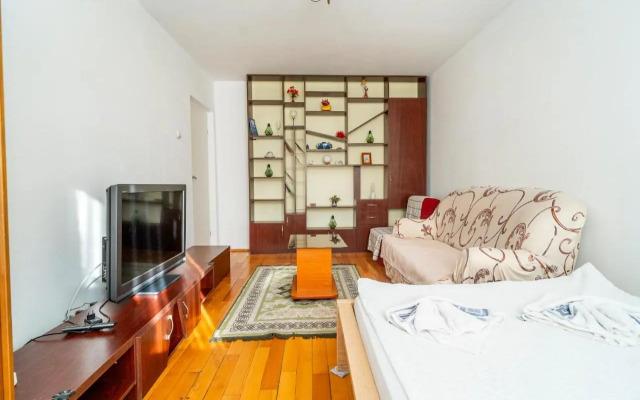Rustic & Spacious 3br Apartment