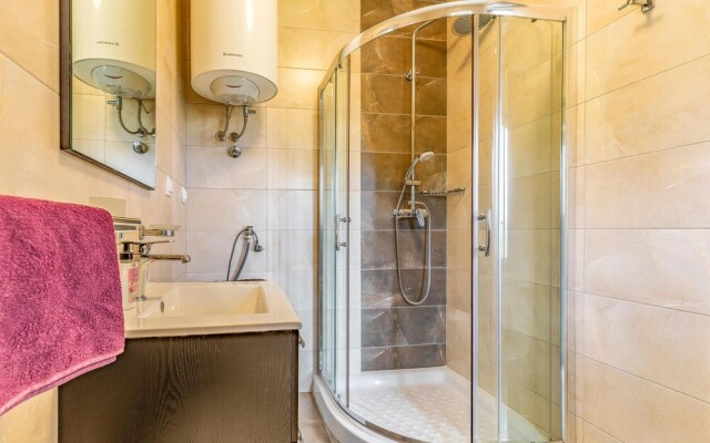 Beautiful Home in Stinjan With Wifi and 4 Bedrooms