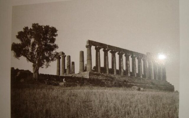 Antonios House