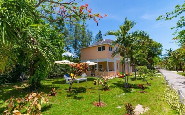 Blue Ocean Village House at Cable Beach