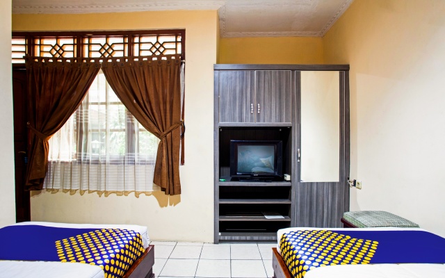 SPOT ON 3858 Elsana Transit Hotel