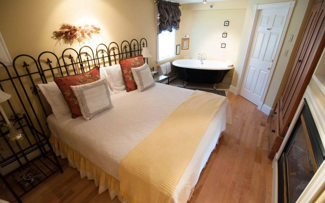 Shipwright Inn