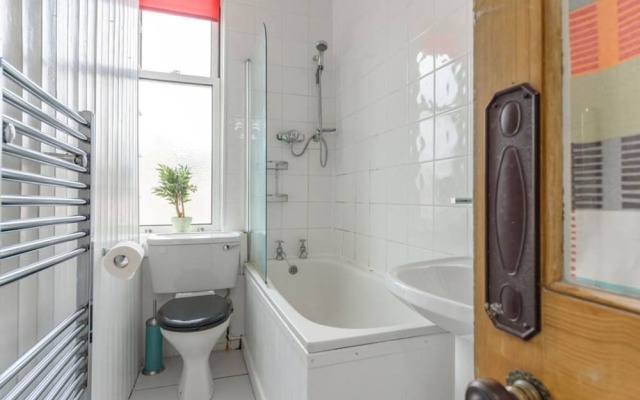 Modern 2 Bedroom Flat In Edinburgh City Centre