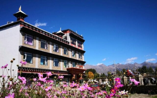 October Daocheng Youth Hostel