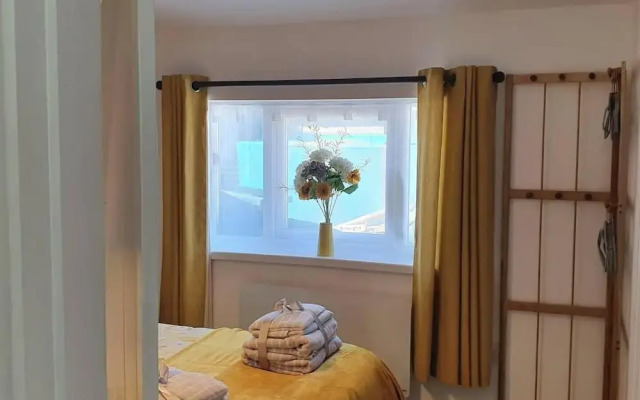 Seaview-petsok-patio-1br