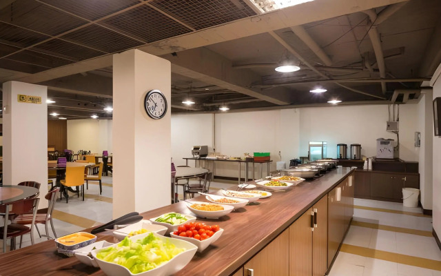 Yadi Hotel