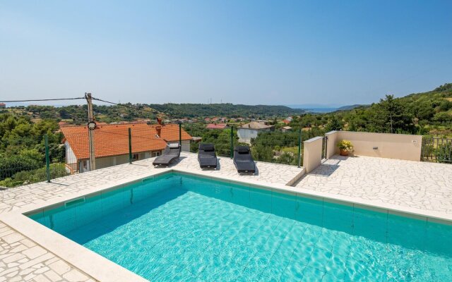 Nice Home in Mundanije With 4 Bedrooms, Wifi and Outdoor Swimming Pool