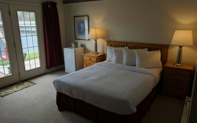Algonquin Lakeside Inn