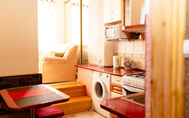 Біля цирку (Near the circus)