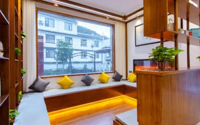Mingyue Huating Homestay