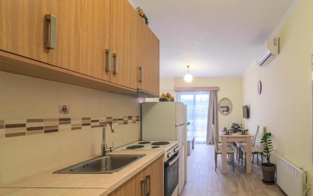 Charmy 2BD Apartment near Mon Repos Beach