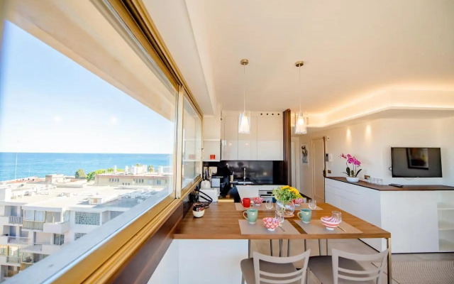 High Standing with Incredible Old Antibes and Sea views