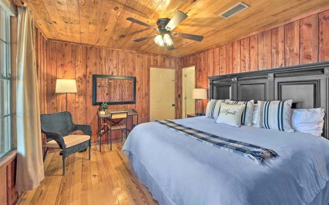 Waterfront Deck: Home on Ouachita River!
