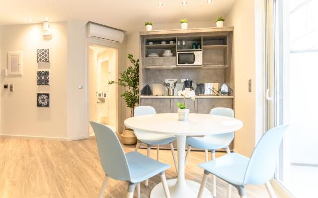 A24 Pristine & sunny suite near Plaka & Parthenon