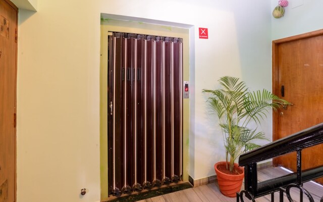 OYO 9250 Green Suits