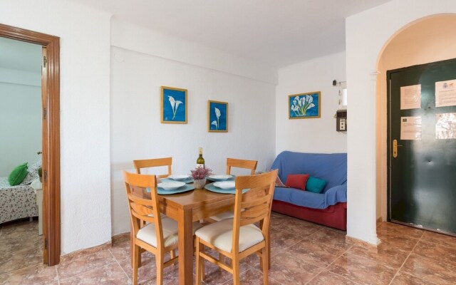 Malagasuite Playamar Beach And Pool Apartment