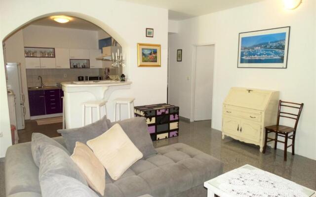 Apartmani Novi Vinodolski 32706 - Radmila