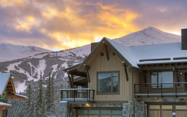 Spruce Ledge 4 Bedrooms 4.5 Bathrooms Townhouse