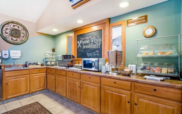 AmericInn Lodge & Suites Hesston