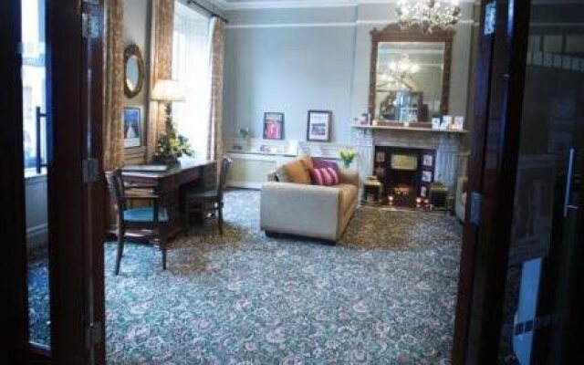 Brogans Bar & Guesthouse