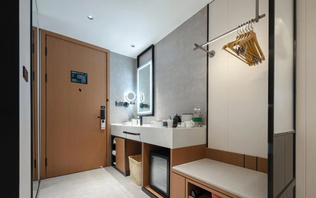 Home Inn Plus Shanghai Wujiaochang