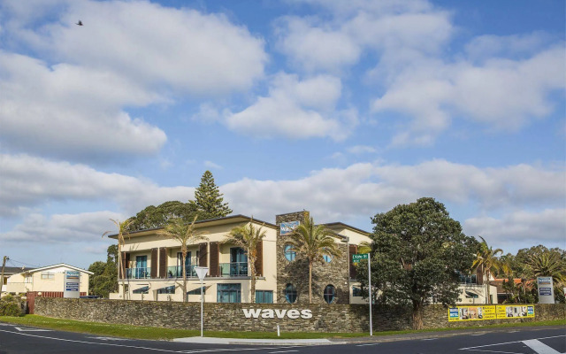 Waves Motel