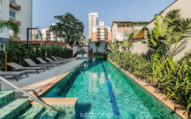 Studio in Building With Pool Con1206