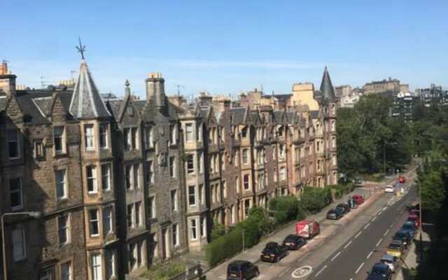 Fabulous 6 Bedroom Edinburgh Apartment