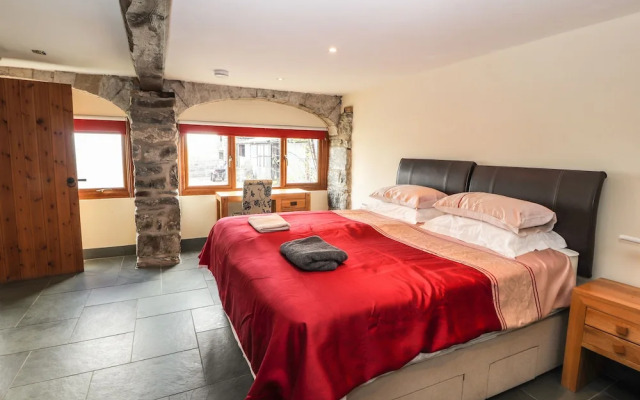 Maestyddyn Farm House
