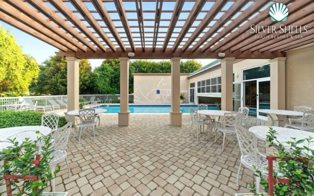 Picture Perfect 2 Bedroom Condo by RedAwning