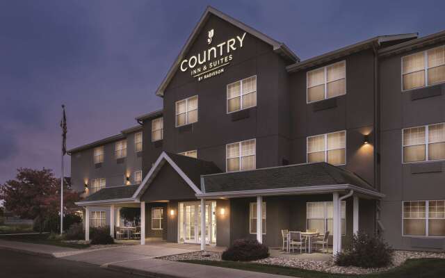 Country Inn & Suites by Radisson, Waterloo, IA