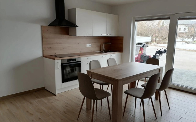 Small wooden houses and Apartments Zgornja Dobrava