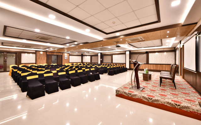 Click Hotel Sagar Plaza Chakan, Pune