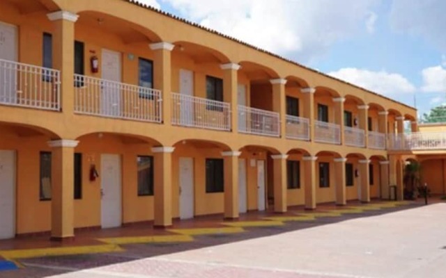 Hotel Maria Luisa Inn & Suites