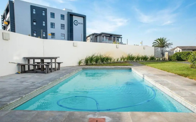 Beachfront 2 bedroom with swimming pool, Blouberg