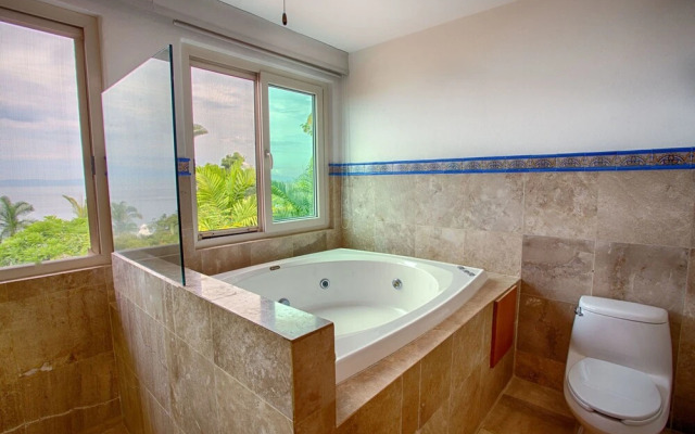 Ventanas al Mar 4 BR by Casago