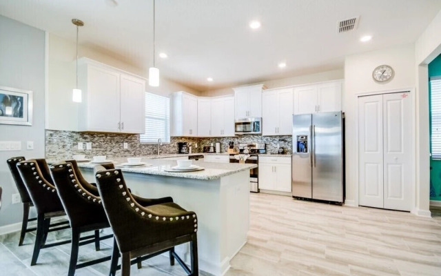 Champions Gate 6 Bedroom Villa by Redawning