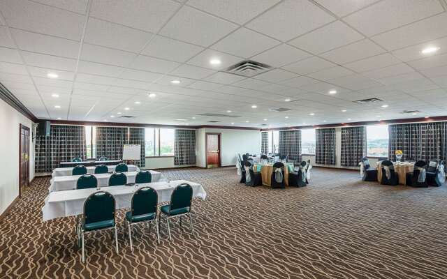 Quality Inn & Suites Cincinnati Downtown