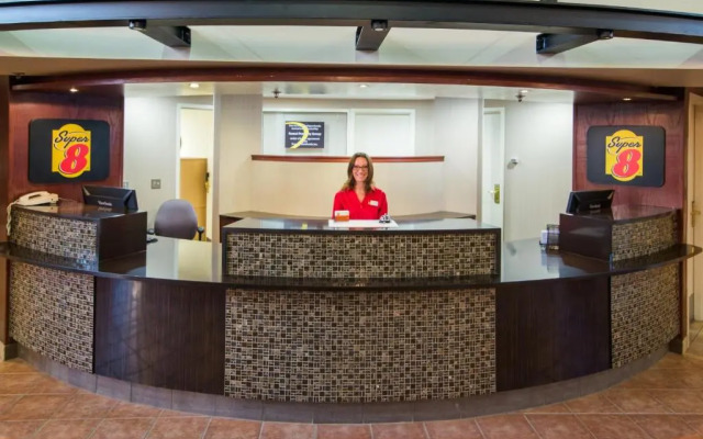 Super 8 Sherwood Park/Edmonton Area