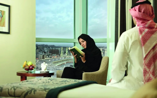 Movepinck & Residence Hajar Tower