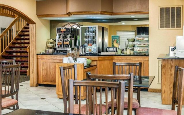 Quality Inn & Suites Shelbyville I-74